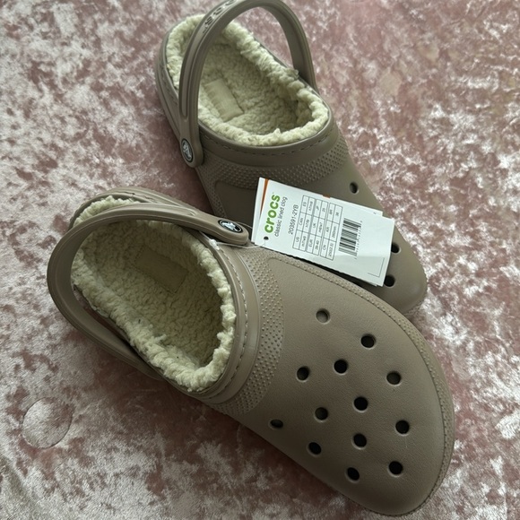 🤩BOGO🤩 CROCS Unisex, Sherpa Lined Clog - Picture 3 of 9